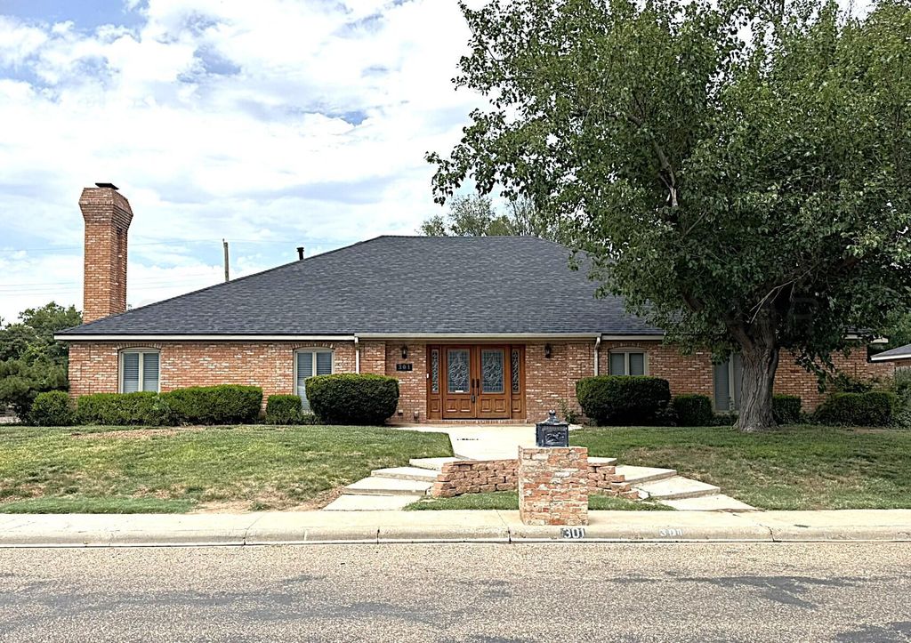 301 10TH Avenue, Canyon, TX 79015