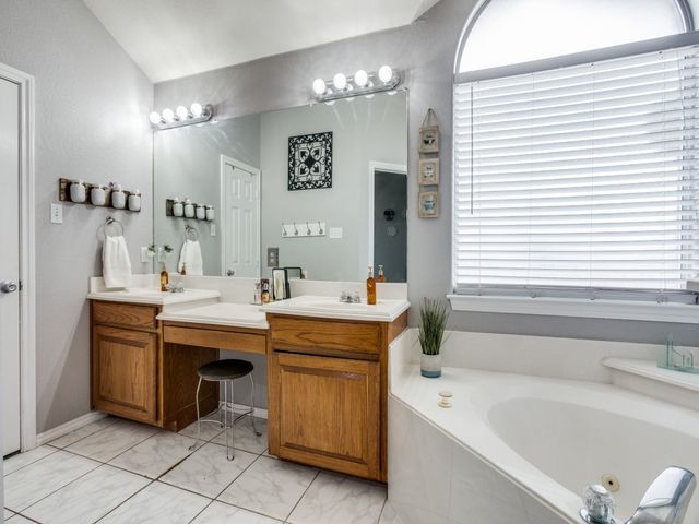 136 Alyssa Court, Weatherford, TX 76085