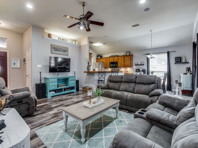 136 Alyssa Court, Weatherford, TX 76085