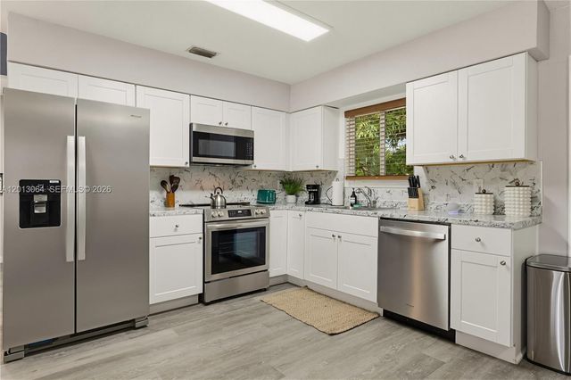 2825 NW 9th Ave, Wilton Manors, FL 33311