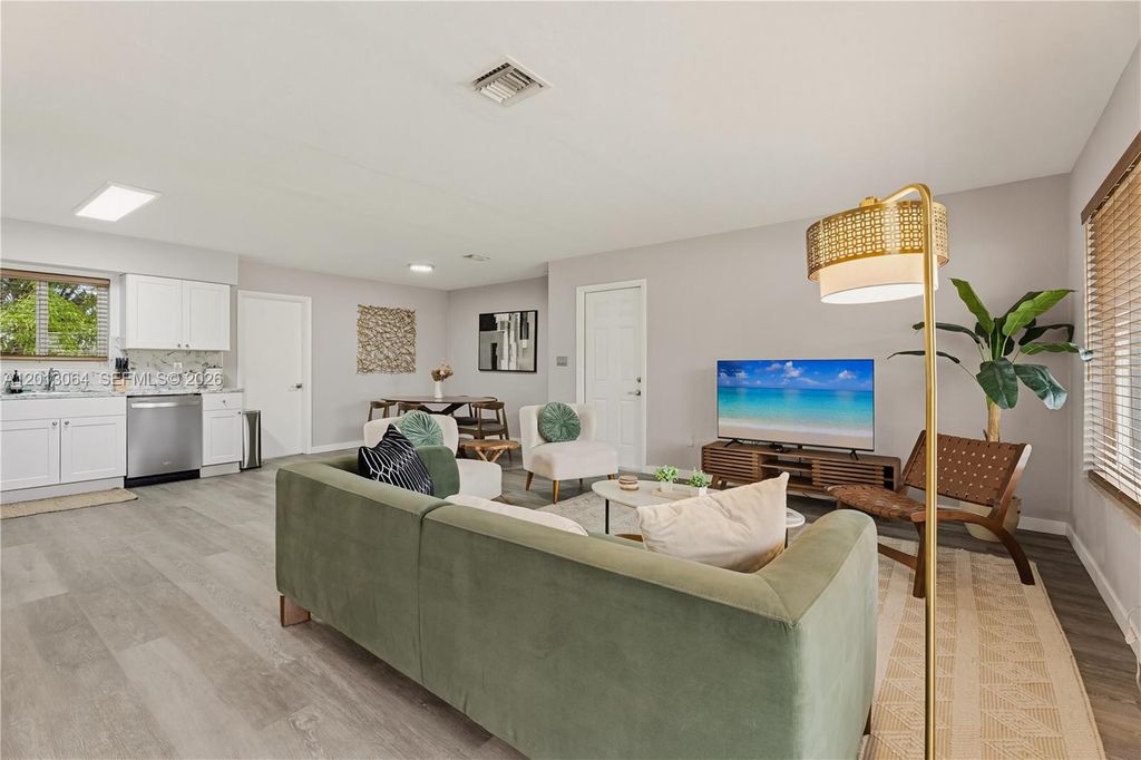 2825 NW 9th Ave, Wilton Manors, FL 33311
