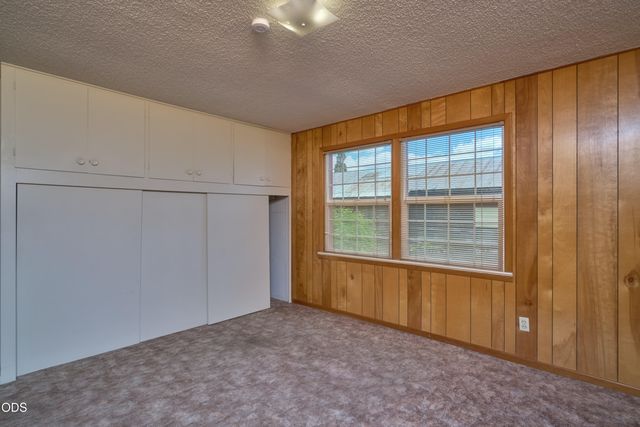 11 S Platt Avenue, Eagle Point, OR 97524