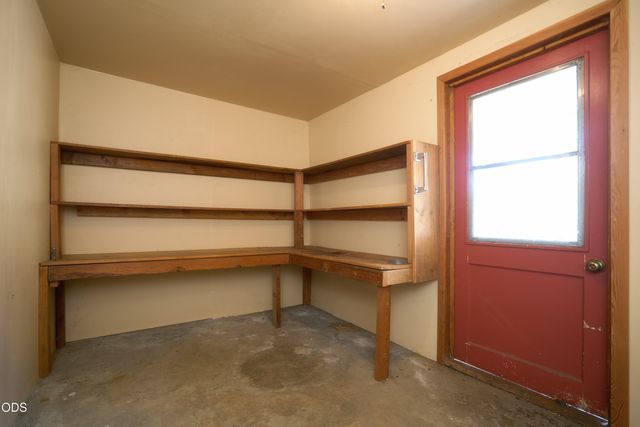11 S Platt Avenue, Eagle Point, OR 97524