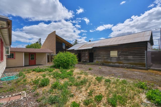 11 S Platt Avenue, Eagle Point, OR 97524