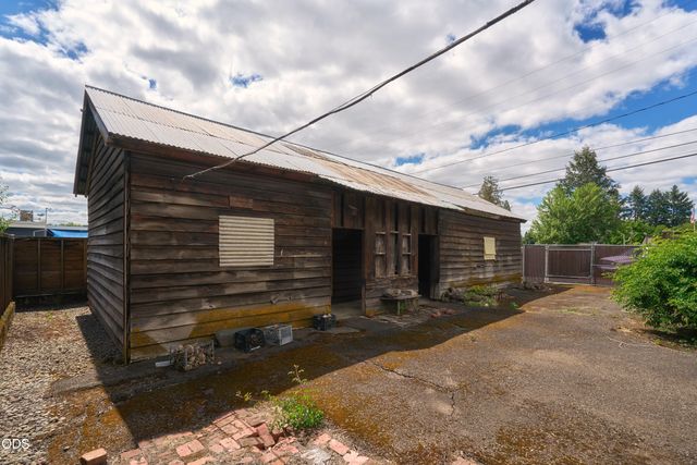 11 S Platt Avenue, Eagle Point, OR 97524