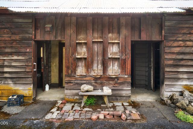 11 S Platt Avenue, Eagle Point, OR 97524