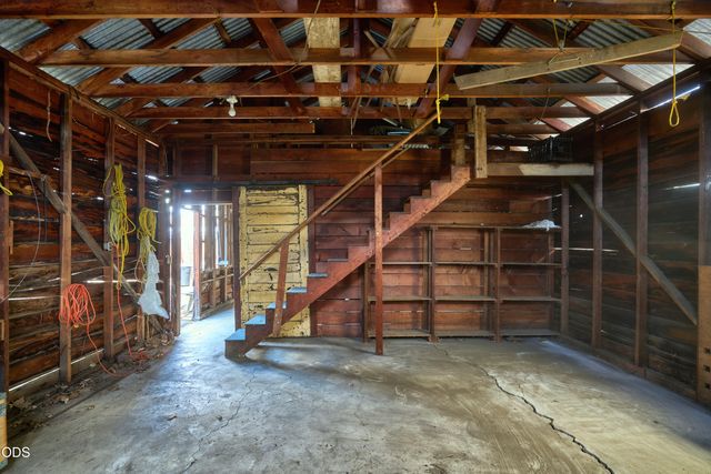 11 S Platt Avenue, Eagle Point, OR 97524