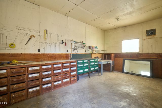 11 S Platt Avenue, Eagle Point, OR 97524