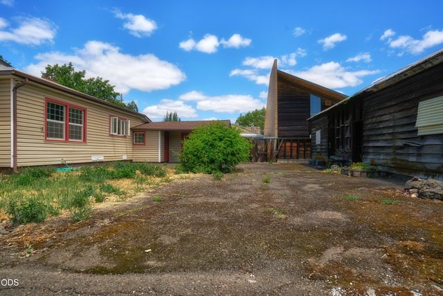 11 S Platt Avenue, Eagle Point, OR 97524