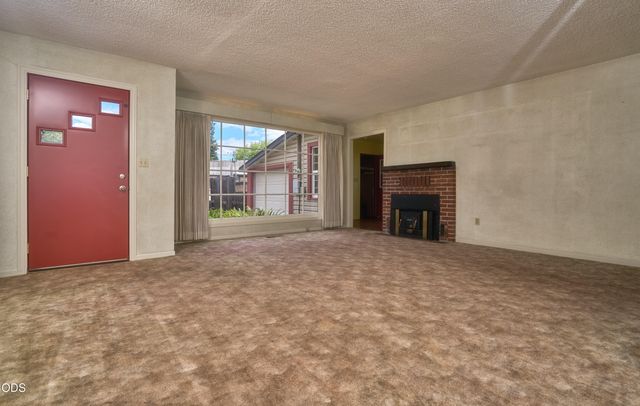 11 S Platt Avenue, Eagle Point, OR 97524