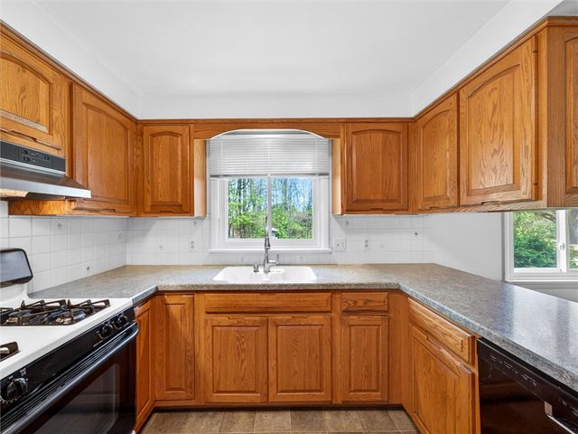 200 Orchard Creek Lane, Greece, NY 14612