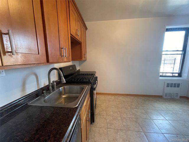 102-30 Queens Blvd 5L, Forest Hills, NY 11375