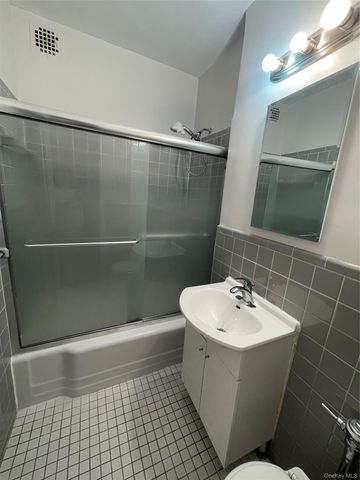 102-30 Queens Blvd 5L, Forest Hills, NY 11375