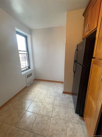 102-30 Queens Blvd 5L, Forest Hills, NY 11375