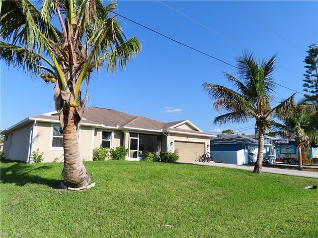 802 Felix AVE N, Lehigh Acres, FL 33971