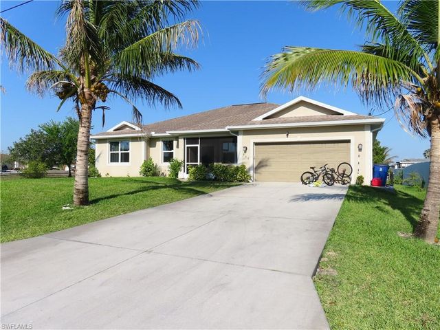 802 Felix AVE N, Lehigh Acres, FL 33971