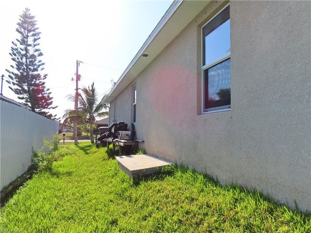 802 Felix AVE N, Lehigh Acres, FL 33971