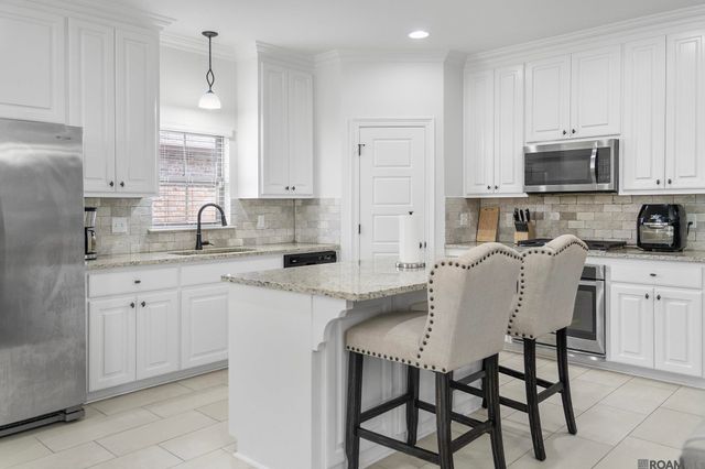 43306 Pond View Dr, Prairieville, LA 70769