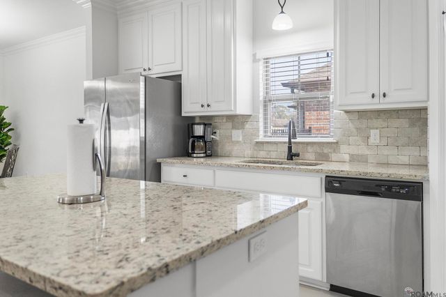 43306 Pond View Dr, Prairieville, LA 70769