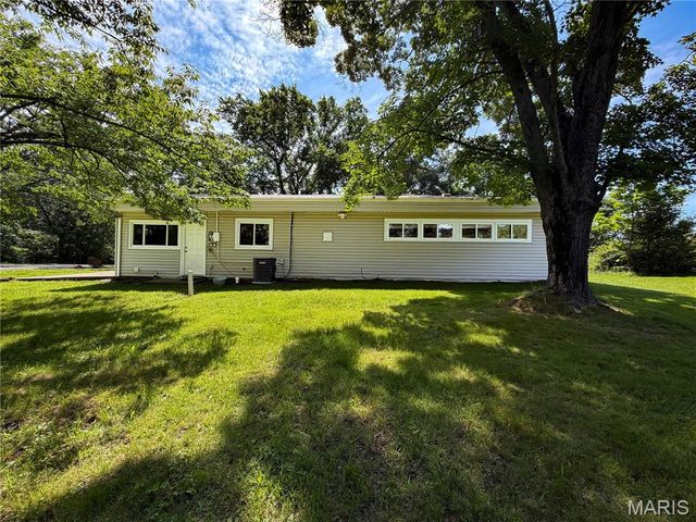 13819 State Route 21, De Soto, MO 63020