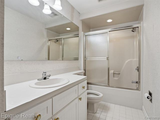 3434 Adams Shore Drive, Waterford, MI 48329