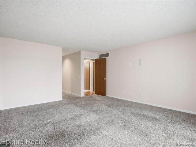 3434 Adams Shore Drive, Waterford, MI 48329