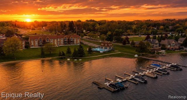 3434 Adams Shore Drive, Waterford, MI 48329