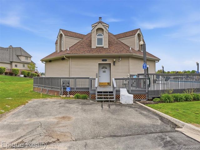 3434 Adams Shore Drive, Waterford, MI 48329