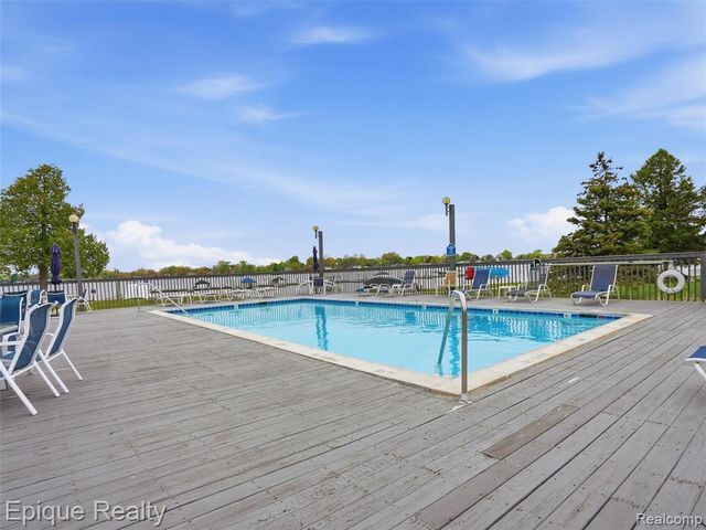 3434 Adams Shore Drive, Waterford, MI 48329