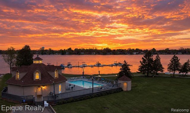 3434 Adams Shore Drive, Waterford, MI 48329