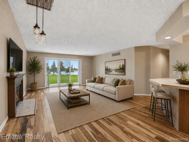 3434 Adams Shore Drive, Waterford, MI 48329