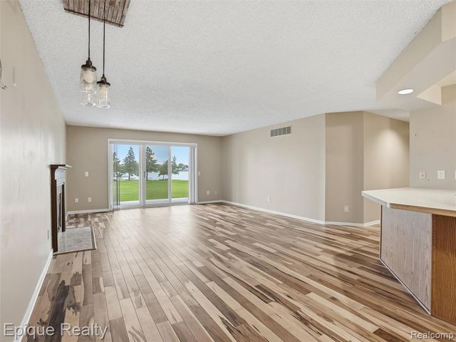 3434 Adams Shore Drive, Waterford, MI 48329