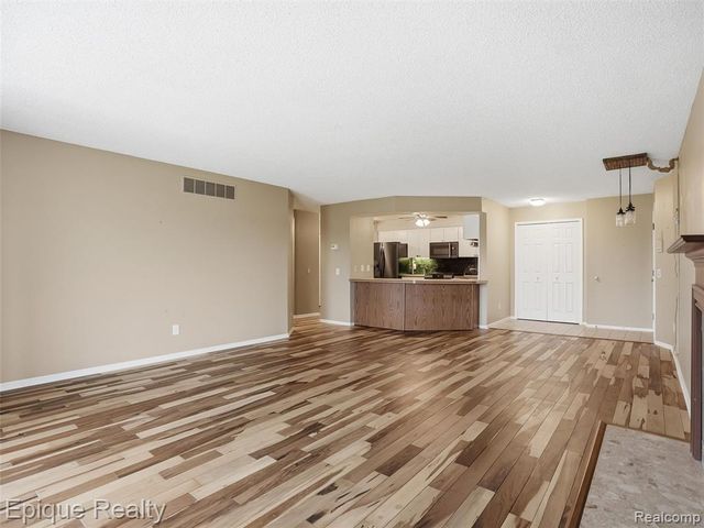 3434 Adams Shore Drive, Waterford, MI 48329