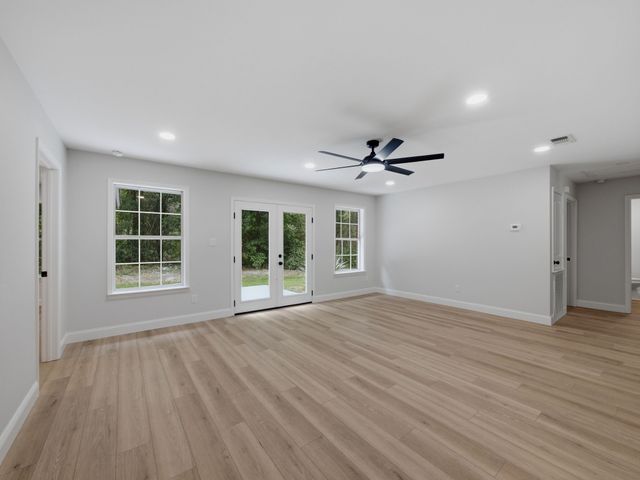 105 E Foggle Street, Athens, TX 75751