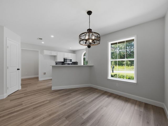 105 E Foggle Street, Athens, TX 75751