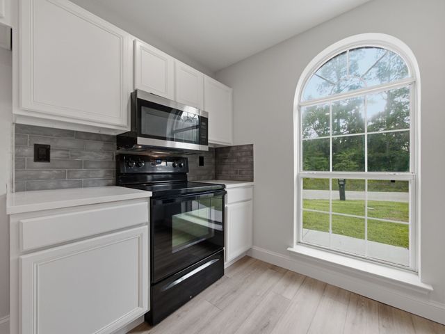105 E Foggle Street, Athens, TX 75751