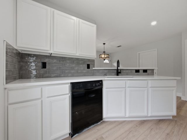 105 E Foggle Street, Athens, TX 75751