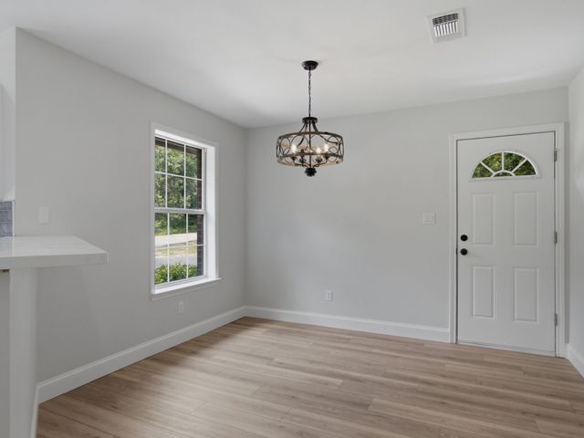 105 E Foggle Street, Athens, TX 75751