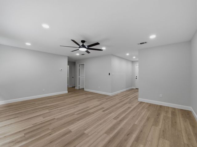 105 E Foggle Street, Athens, TX 75751