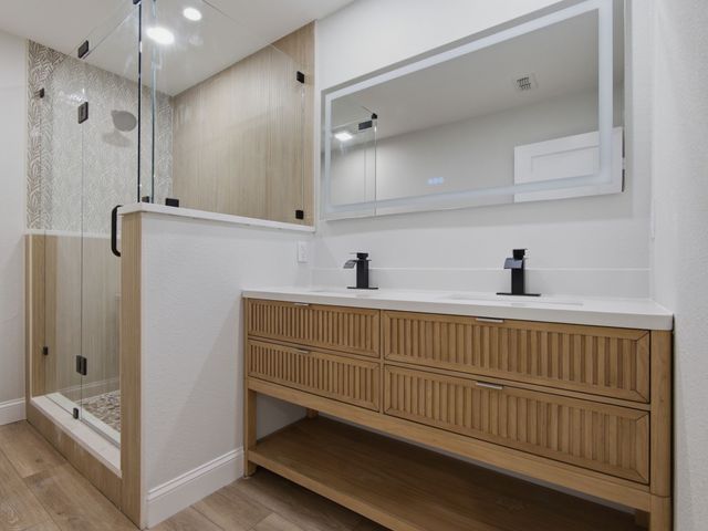 105 E Foggle Street, Athens, TX 75751