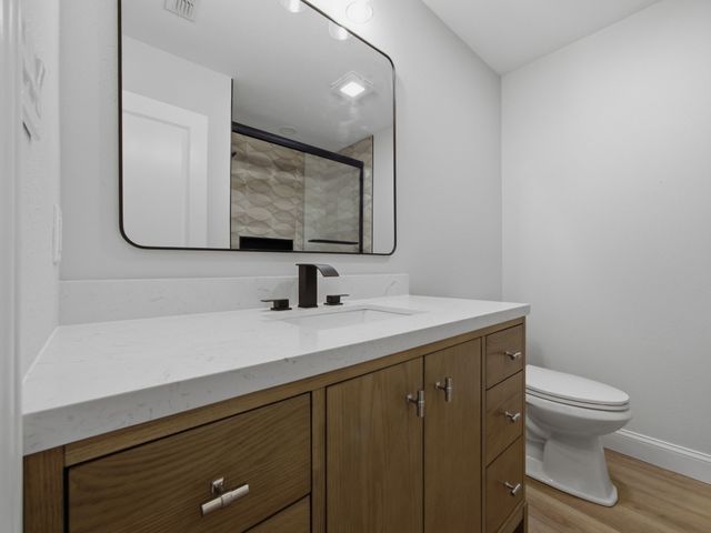 105 E Foggle Street, Athens, TX 75751