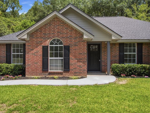 105 E Foggle Street, Athens, TX 75751