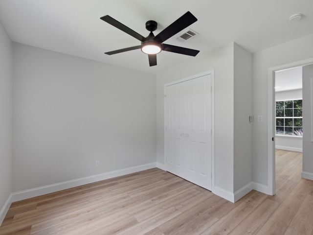 105 E Foggle Street, Athens, TX 75751