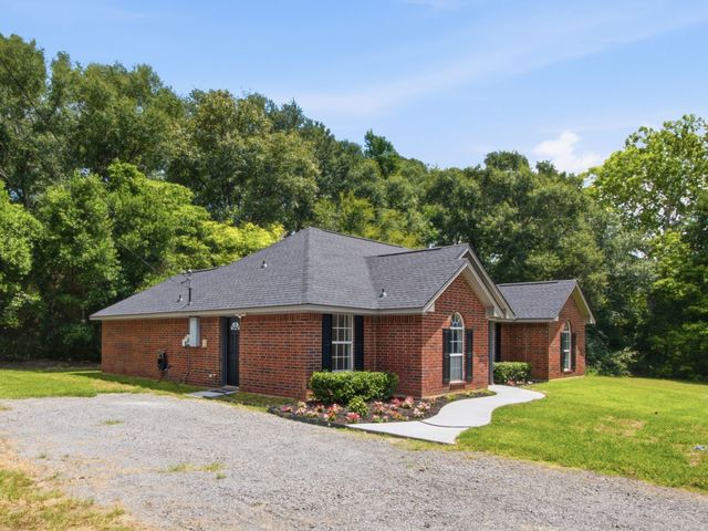 105 E Foggle Street, Athens, TX 75751