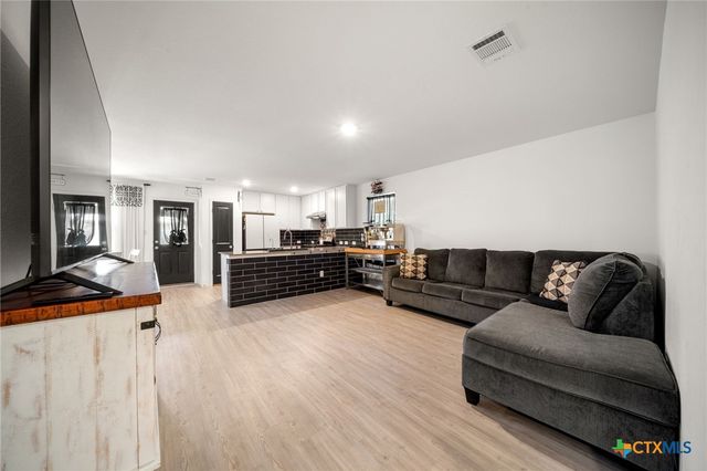 9101 Honey Mesquite, Seguin, TX 78155