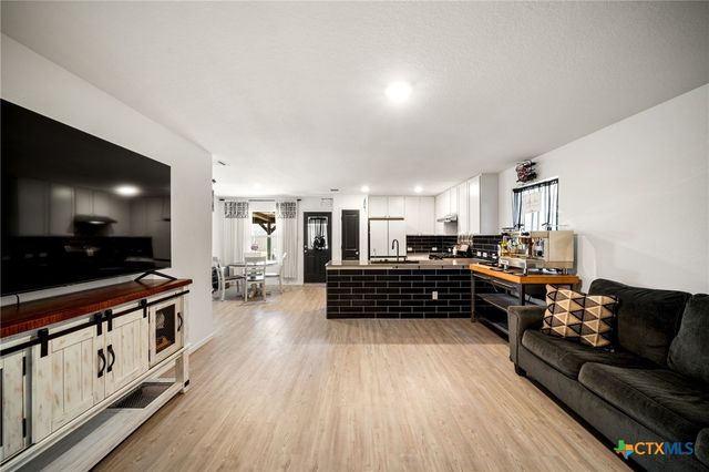 9101 Honey Mesquite, Seguin, TX 78155