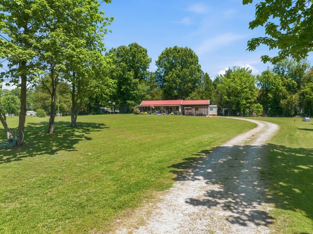 1846 Cypress Creek Rd, Linden, TN 37096