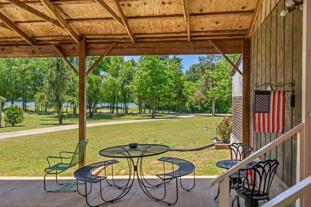 1846 Cypress Creek Rd, Linden, TN 37096