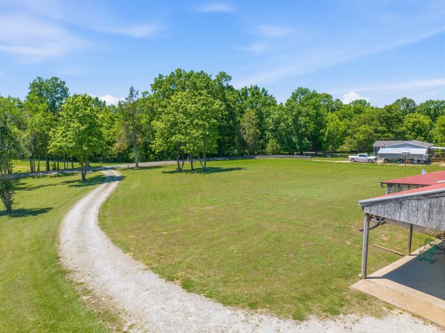 1846 Cypress Creek Rd, Linden, TN 37096