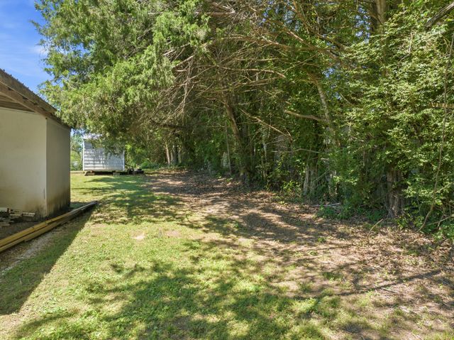 1846 Cypress Creek Rd, Linden, TN 37096